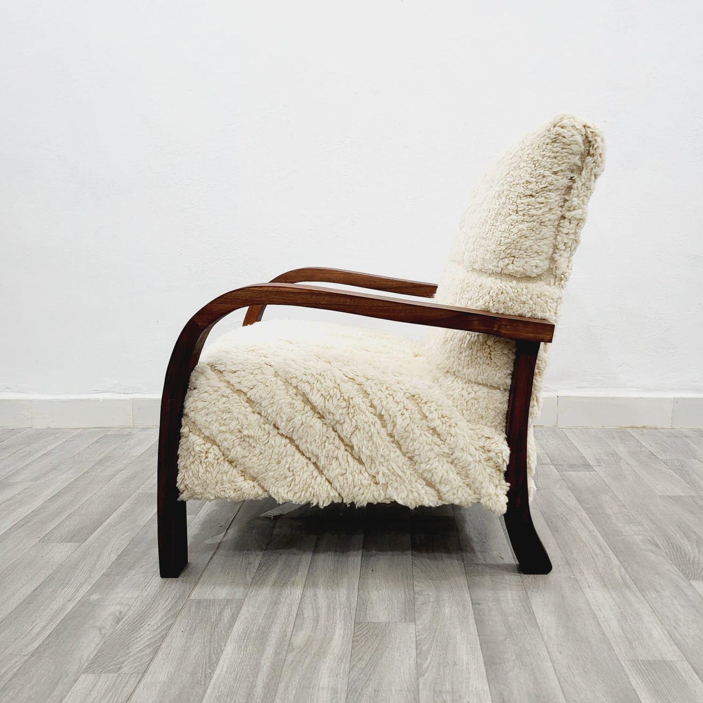 Off White Vintage Retro Lounge Chair