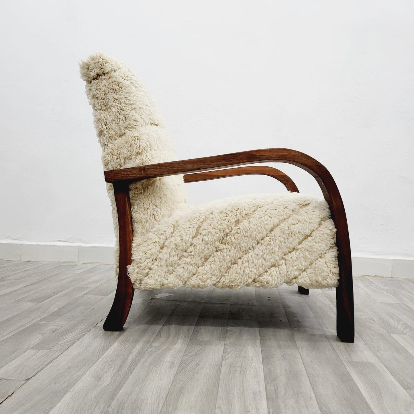 Off White Vintage Retro Lounge Chair