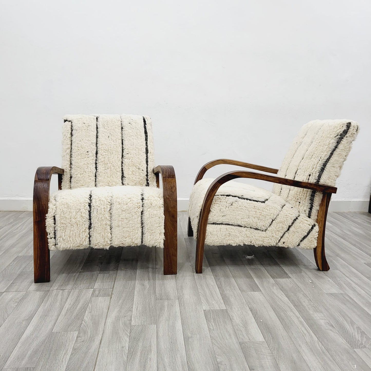 Abstract Lines Vintage Retro Lounge Chair