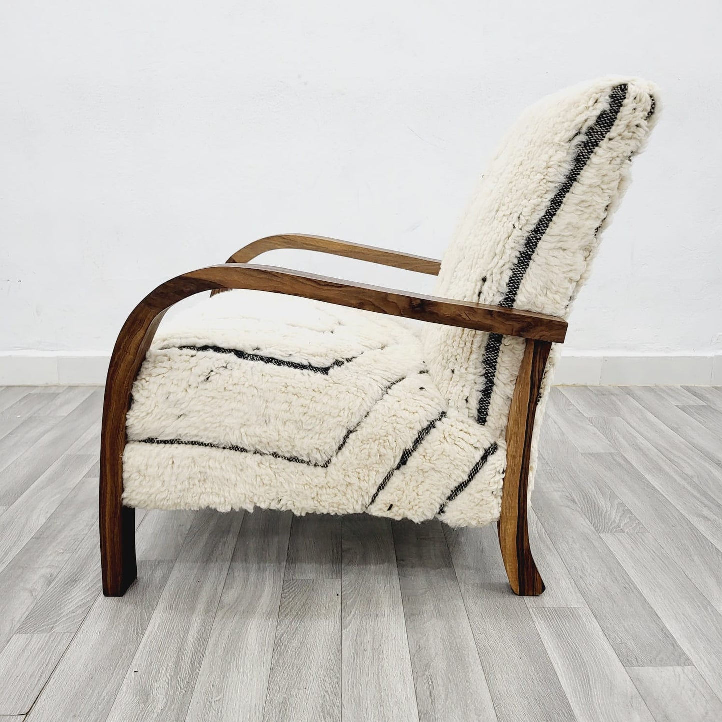 Abstract Lines Vintage Retro Lounge Chair